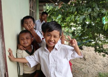 Eka Nusa Bagi Bacaan Kembangkan Digihome untuk Masyarakat Pulau Bawean